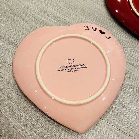 ❤️ Williams Sonoma Valentine heart shaped plates ❤️ - Picture 9 of 12
